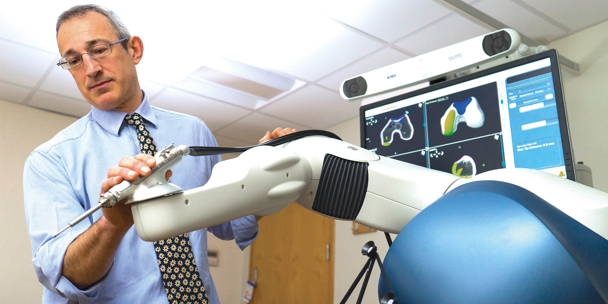 Ученый ассистент. Роботизированная хирургия. Робот офтальмолог. Хирургические роботизированные технологии. Роботизированная хирургия специальность.